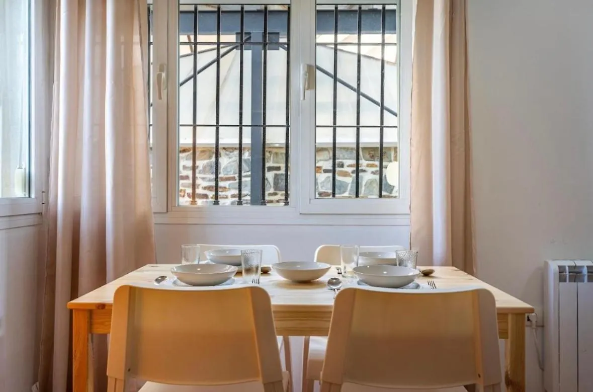 Edif Serraneu Estudio 4 Pax Con Wifi Y Parking Gratis سْييرا نيفادا 0*,  إسبانيا